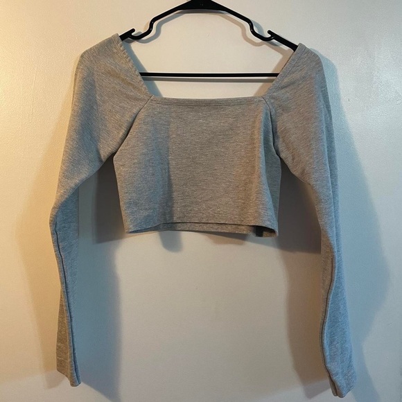 fabletics gray long sleeve tee - Picture 2 of 4